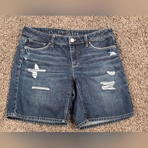 White House Black Market Girlfriend Distressed Denim Shorts Size 4